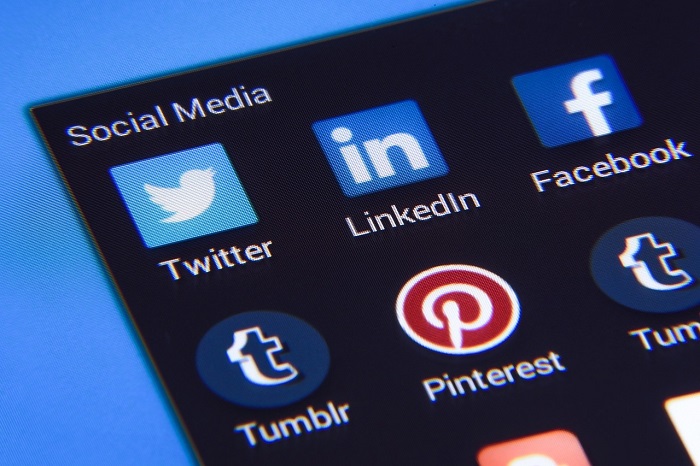 Beberapa media sosial populer seperti Facebook, Twitter, LinkedIn, dan Skype menggunakan warna biru dalam logo. (Pixabay.com/PhotoMIX-Company)