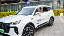 Aaron Zheng, Executive Deputy General Manager of Chery International Marketing Center, personally sat in the driver’s seat and invited two overseas media representatives to experience the advanced strength of VPD technology.