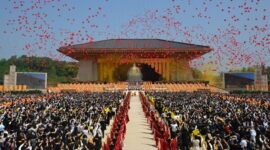 Suasana upacara penghormatan Kaisar Kuning Tahun Bingwu di kampung halamannya