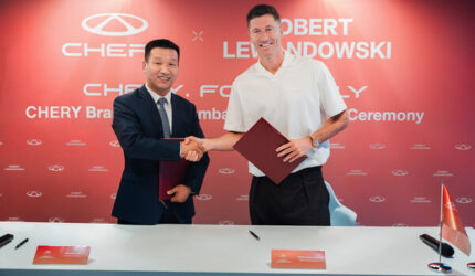 CHERY Tunjuk Robert Lewandowski sebagai “Global Ambassador”, Perkuat Filosofi “For Family” di Pasar Internasional CHERY Tunjuk Robert Lewandowski sebagai “Global Ambassador”, Perkuat Filosofi “For Family” di Pasar Internasional