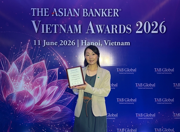Cathay United Bank Ho Chi Minh City Branch’s CUB Vietnam App was named Best Consumer Lending Technology in Vietnam by The Asian Banker; Ms. Hung Yun Liu, Head of Consumer Banking at CUBHCM, accepted the award on behalf of the bank. (Photo provided by Cathay United Bank)