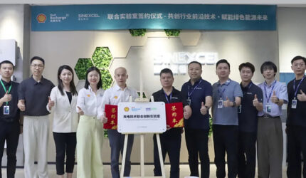 Shell Recharge dan SINEXCEL Jalin Kolaborasi, Bangun Laboratorium Bersama guna Mempercepat Pengembangan Teknologi Pengisian Daya EV
