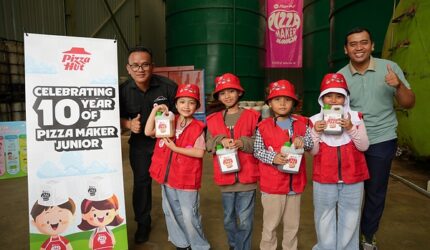 Pizza Hut Indonesia dan TUKR Rayakan 10 Tahun Pizza Maker Junior Ajak Anak Peduli Lingkungan Pizza Hut Indonesia dan TUKR Rayakan 10 Tahun Pizza Maker Junior Ajak Anak Peduli Lingkungan