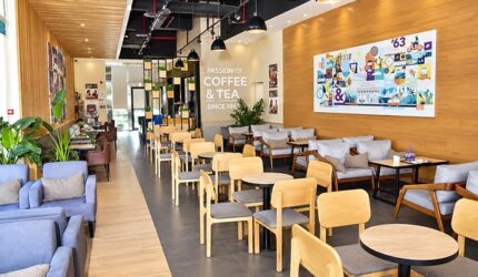 The Coffee Bean & Tea Leaf® dan Al-Ghunaim Rayakan Pembukaan Kafe Ke-130 di Kuwait The Coffee Bean & Tea Leaf® dan Al-Ghunaim Rayakan Pembukaan Kafe Ke-130 di Kuwait