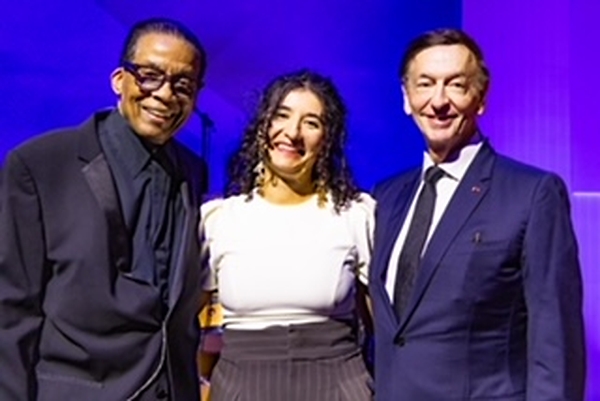 Malou Oheix dari Prancis Raih Juara Satu pada Kompetisi Vokal Jazz Internasional Herbie Hancock Institute 2026 di Fondation Louis Vuitton Malou Oheix dari Prancis Raih Juara Satu pada Kompetisi Vokal Jazz Internasional Herbie Hancock Institute 2026 di Fondation Louis Vuitton